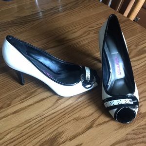 Size 8 Black and White 'Connie' heels
